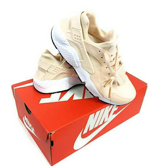 Nike Air Huarache Run SE Women's Size 8 - Picture 2 of 8